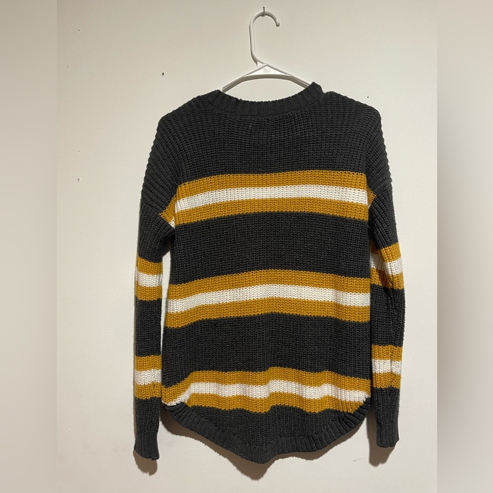 Long sleeve grey yellow and white knitted sweater